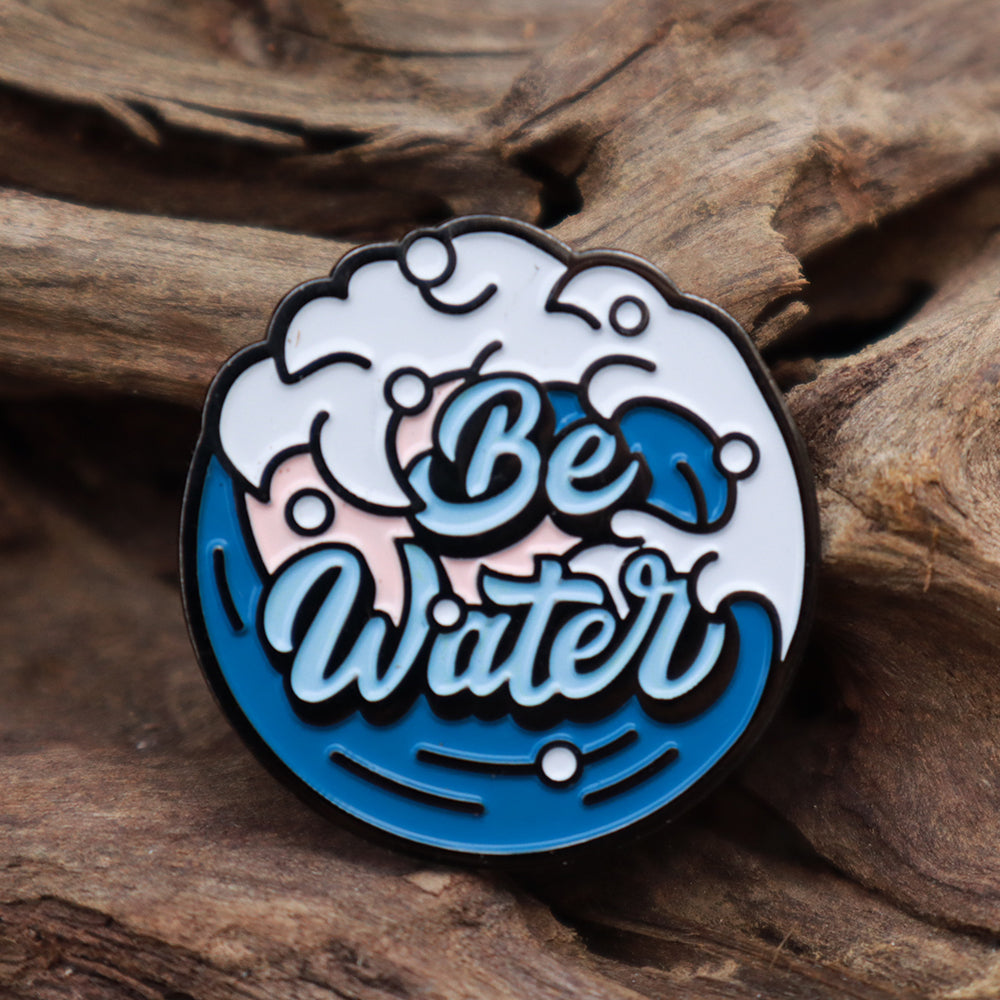 S-46 | UNIVERSE CREATED Be Water 襟章