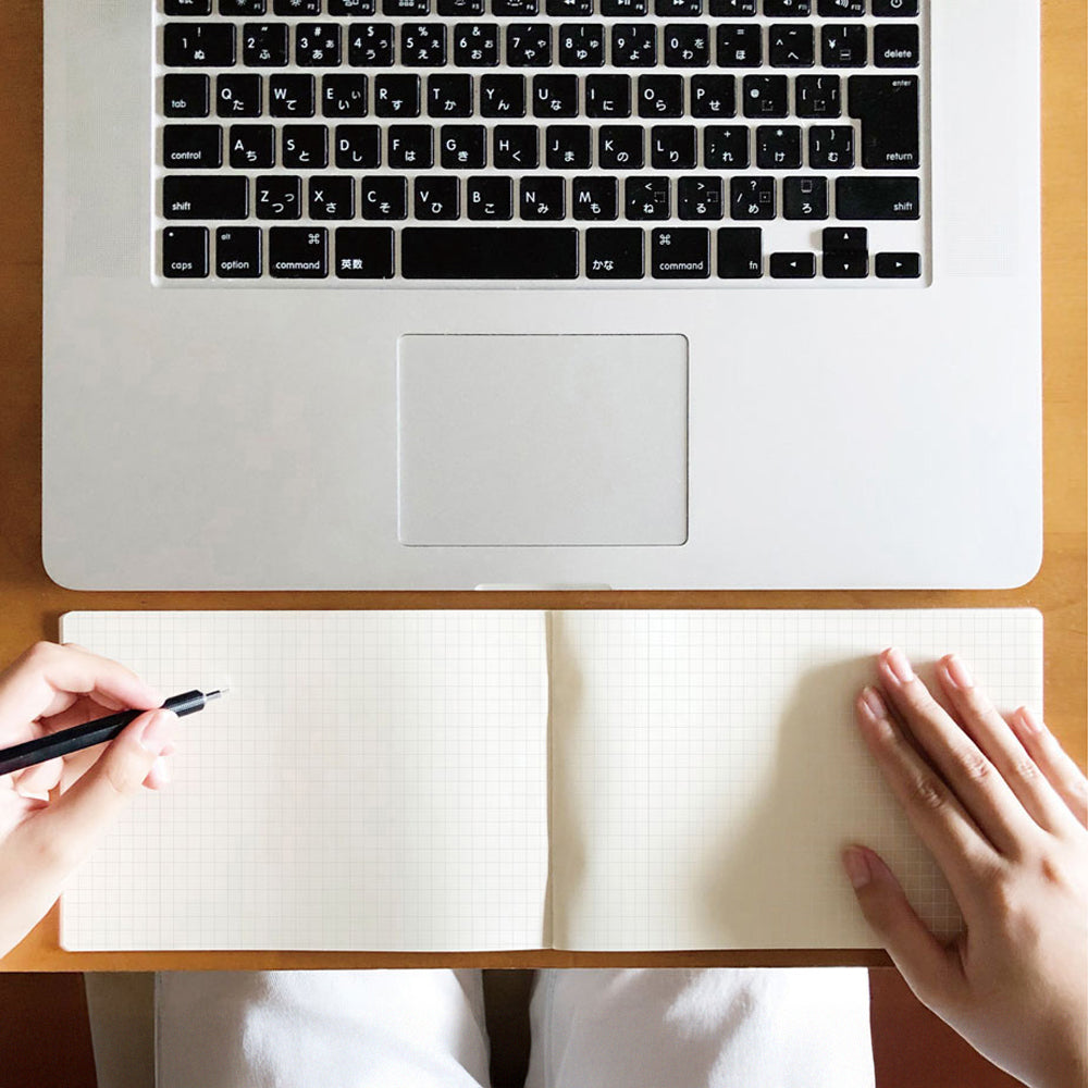 B-179 | DAIGO isshoni notebook desk 筆記簿 (厚口．grid)