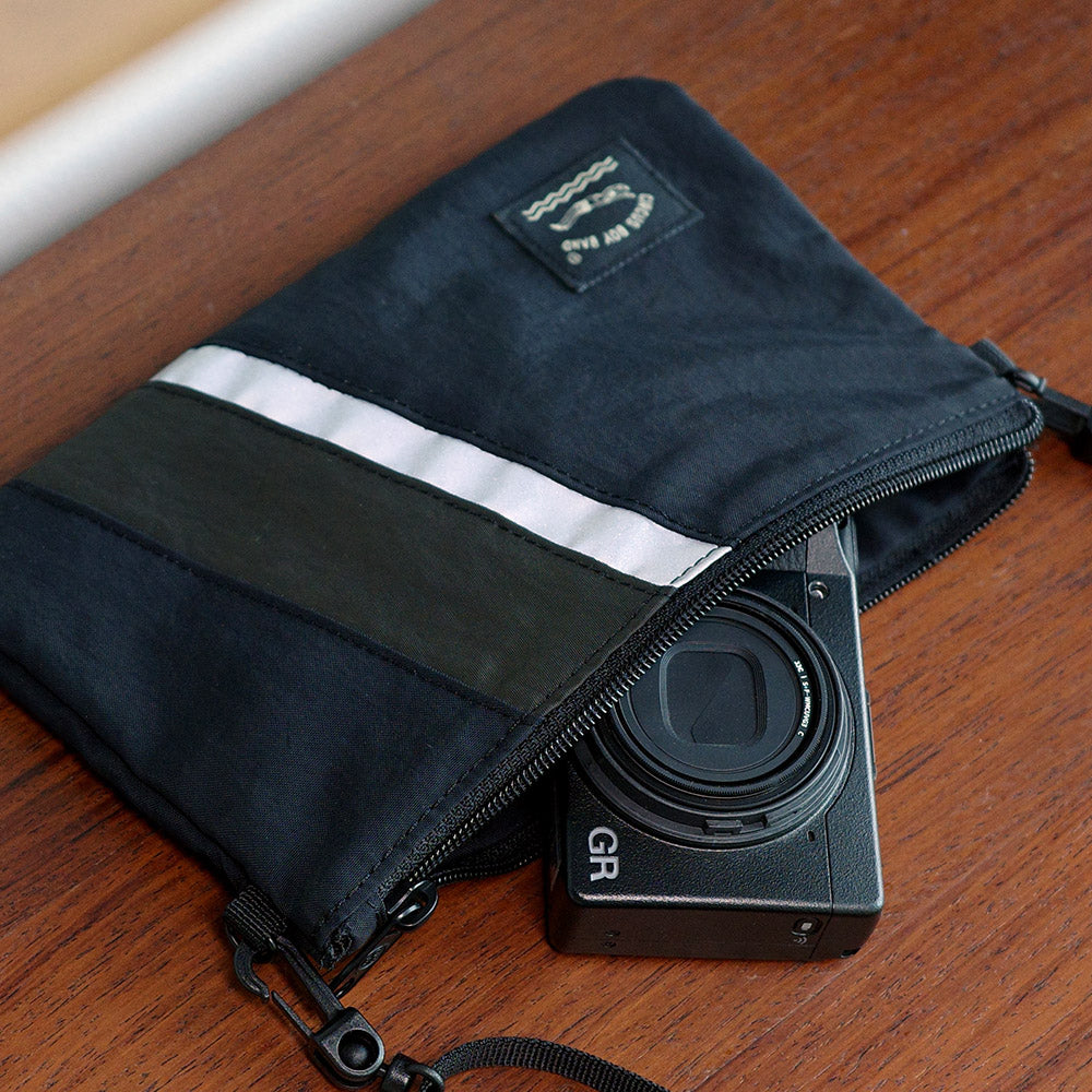 S-502 | CIRCUS BOY BAND TRIP pocket 斜揹包 (Night express)