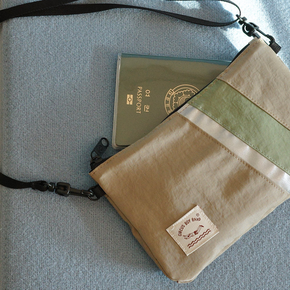 S-503 | CIRCUS BOY BAND TRIP pocket 斜揹包 (Oat green)