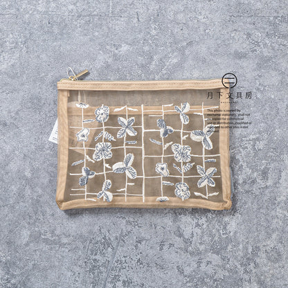T-699 | UN TROIS CINQ x 村田智子 刺繡網布筆袋 (Sprout)